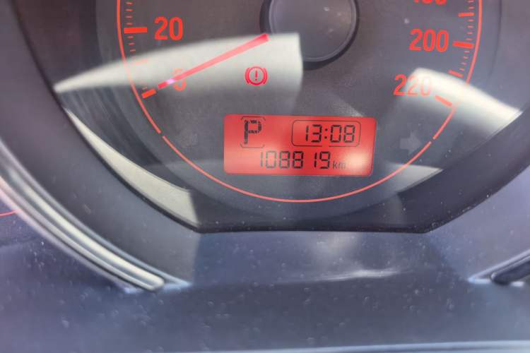 Used Honda Fit 2014 1.5L LX CVT Comfort Model Odometer Close Up