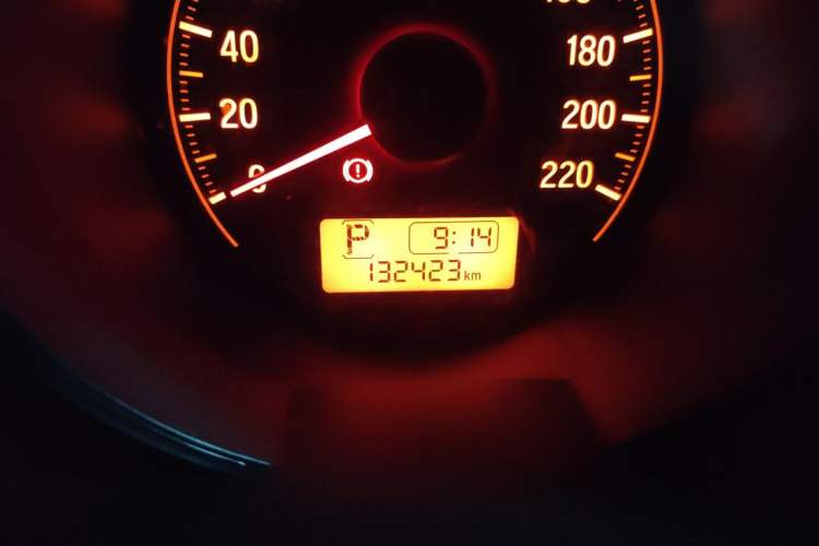 Used Honda Fit 2014 1.5L LX CVT Comfort Model Odometer Close Up