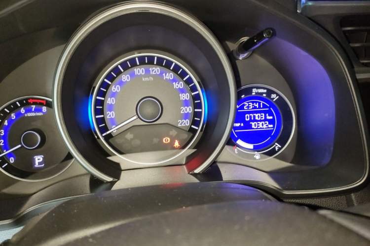 Used Honda Fit 2014 1.5L SE CVT Fashion Model Odometer Close Up