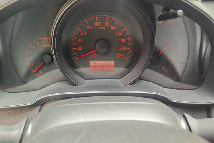 Used Honda Fit 2014 1.5L LX CVT Comfort Model Odometer Close Up