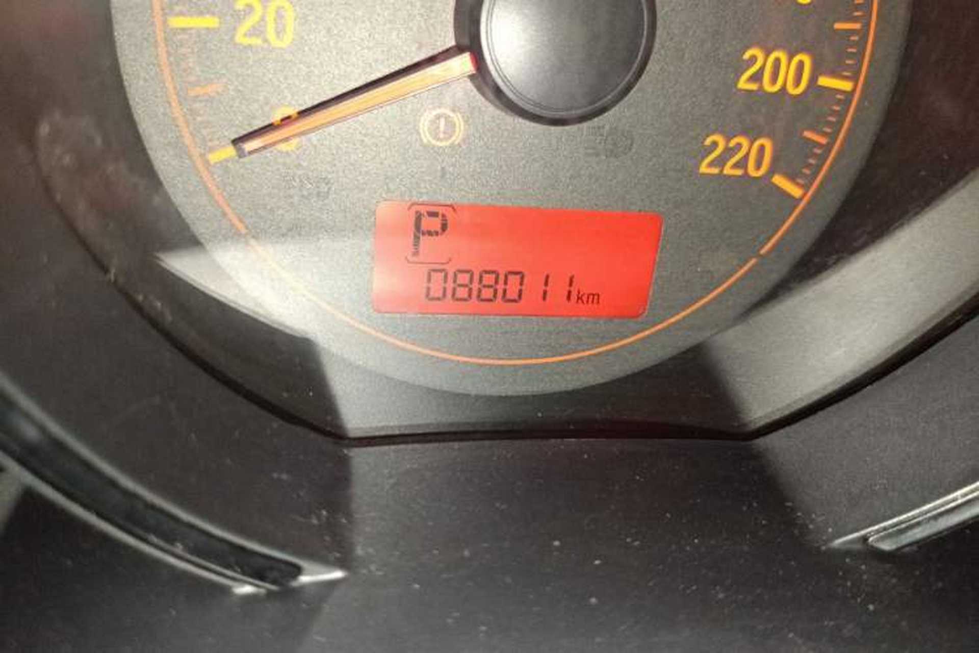 Used Honda Fit 2014 1.5L LX CVT Comfort Model Odometer Close Up