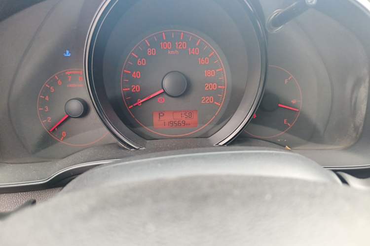 Used Honda Fit 2014 1.5L LX CVT Comfort Model Odometer Close Up