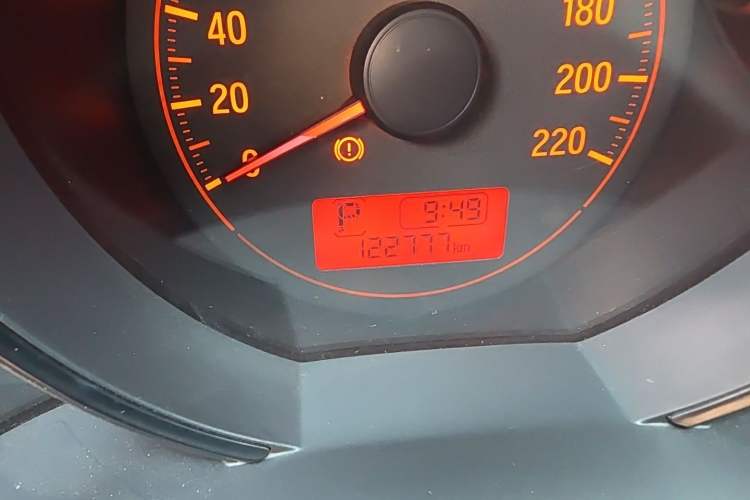 Used Honda Fit 2014 1.5L LX CVT Comfort Model Odometer Close Up