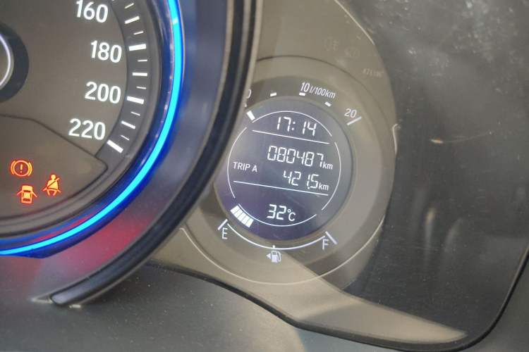 Used Honda Fit 2014 1.5L LX CVT Comfort Model Odometer Close Up