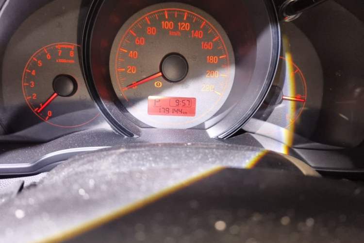 Used Honda Fit 2014 1.5L LX CVT Comfort Model Odometer Close Up