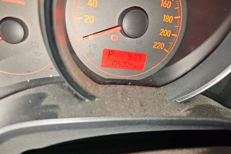 Used Honda Fit 2014 1.5L LX CVT Comfort Model Odometer Close Up