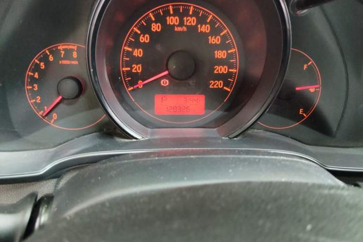 Used Honda Fit 2014 1.5L LX CVT Comfort Model Odometer Close Up