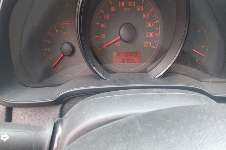 Used Honda Fit 2014 1.5L LX CVT Comfort Model Odometer Close Up