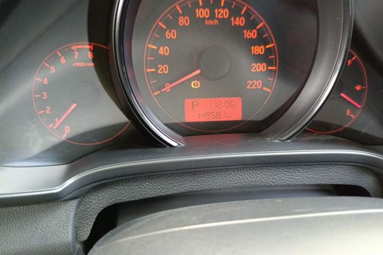 Used Honda Fit 2014 1.5L LX CVT Comfort Model Odometer Close Up