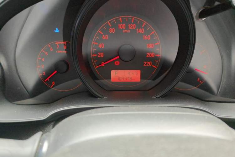 Used Honda Fit 2014 1.5L LX CVT Comfort Model Odometer Close Up