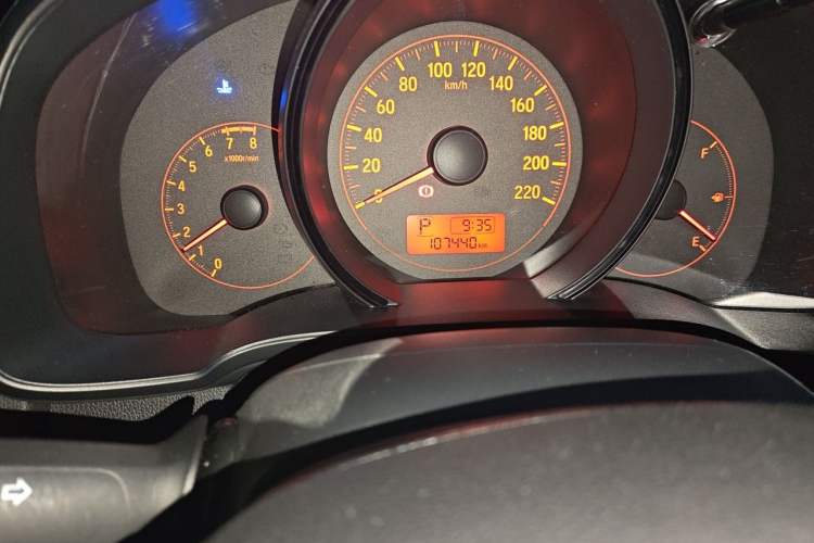 Used Honda Fit 2014 1.5L LX CVT Comfort Model Odometer Close Up
