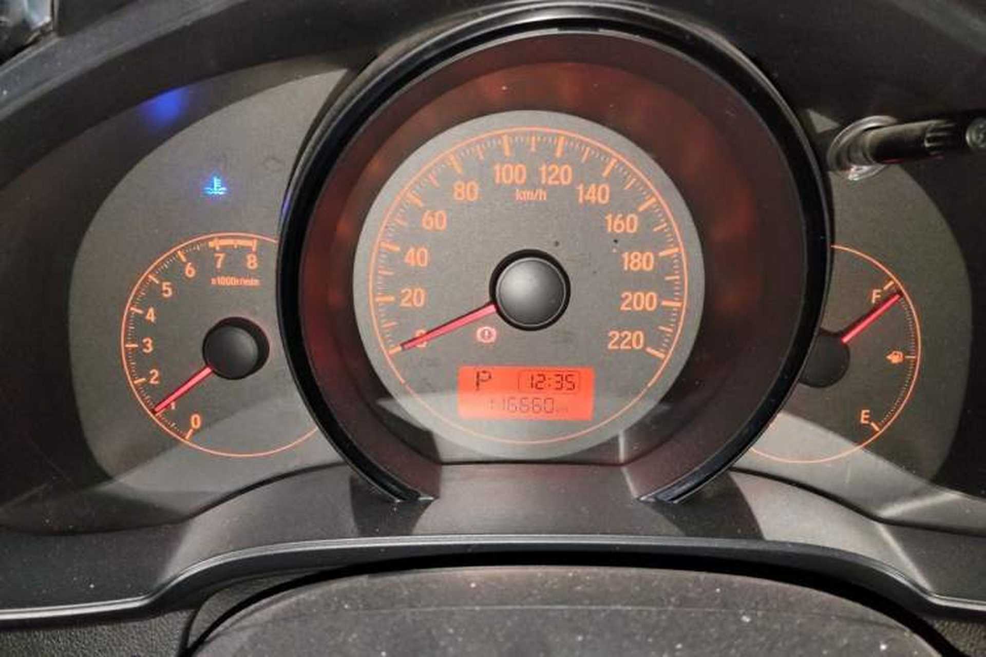 Used Honda Fit 2014 1.5L LX CVT Comfort Model Odometer Close Up