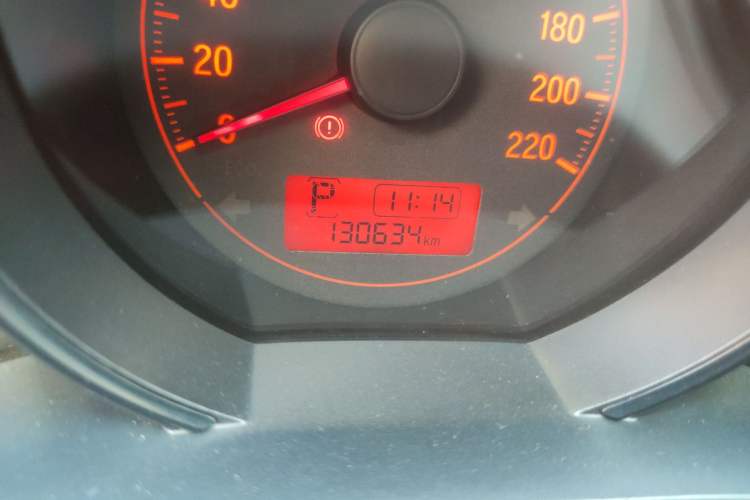 Used Honda Fit 2014 1.5L LX CVT Comfort Model Odometer Close Up