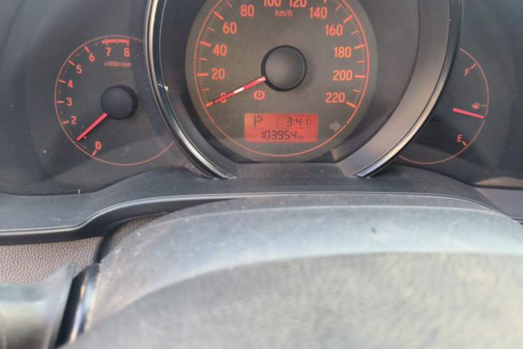 Used Honda Fit 2014 1.5L LX CVT Comfort Model Odometer Close Up