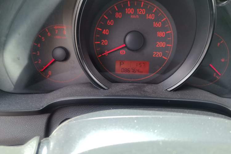 Used Honda Fit 2014 1.5L LX CVT Comfort Model Odometer Close Up