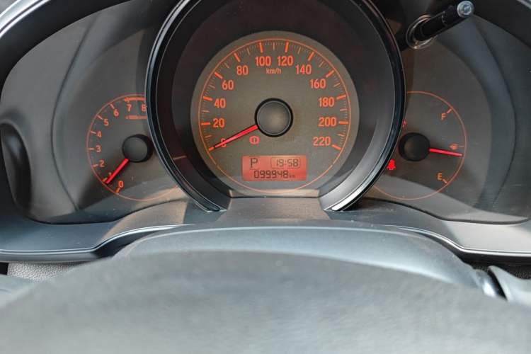 Used Honda Fit 2014 1.5L LX CVT Comfort Model Odometer Close Up