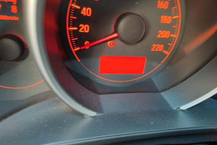 Used Honda Fit 2014 1.5L LX CVT Comfort Model Odometer Close Up