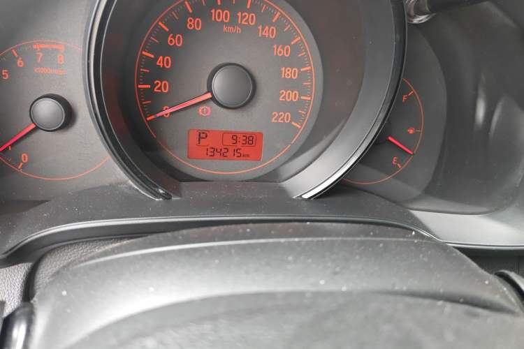 Used Honda Fit 2014 1.5L LX CVT Comfort Model Odometer Close Up