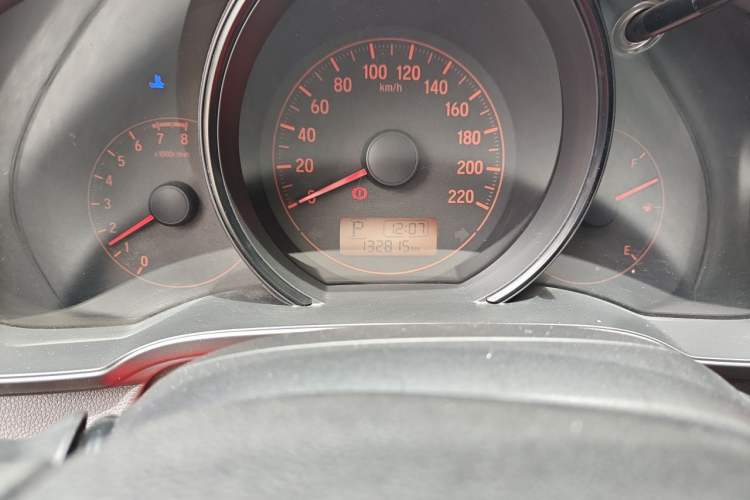 Used Honda Fit 2014 1.5L LX CVT Comfort Model Odometer Close Up
