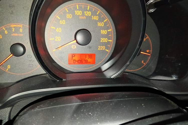 Used Honda Fit 2014 1.5L LX CVT Comfort Model Odometer Close Up