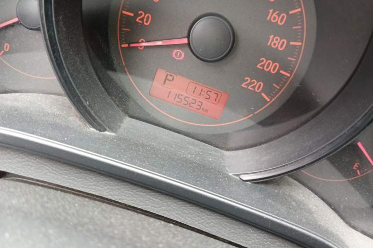 Used Honda Fit 2014 1.5L LX CVT Comfort Model Odometer Close Up