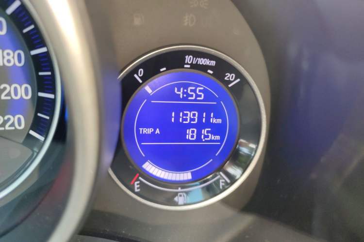 Used Honda Fit 2014 1.5L SE CVT Fashion Model Odometer Close Up