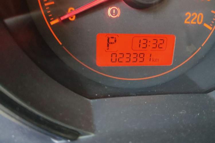 Used Honda Fit 2014 1.5L LX CVT Comfort Model Odometer Close Up