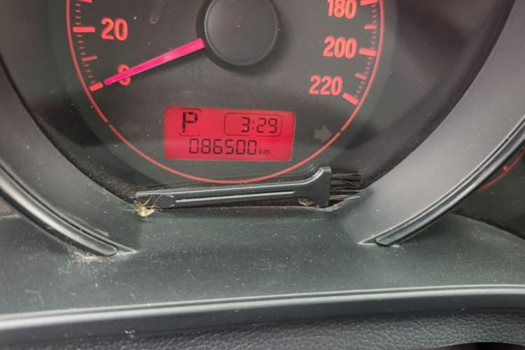 Used Honda Fit 2014 1.5L LX CVT Comfort Model Odometer Close Up