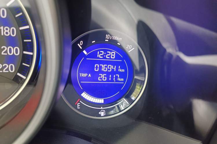 Used Honda Fit 2014 1.5L SE CVT Fashion Model Odometer Close Up