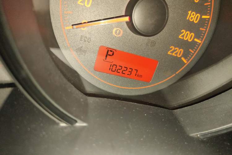 Used Honda Fit 2014 1.5L LX CVT Comfort Model Odometer Close Up