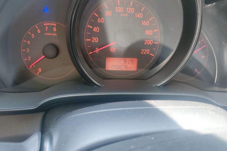 Used Honda Fit 2014 1.5L LX Manual Comfort Model Odometer Close Up