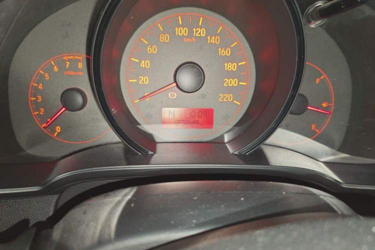 Used Honda Fit 2014 1.5L LX CVT Comfort Model Odometer Close Up