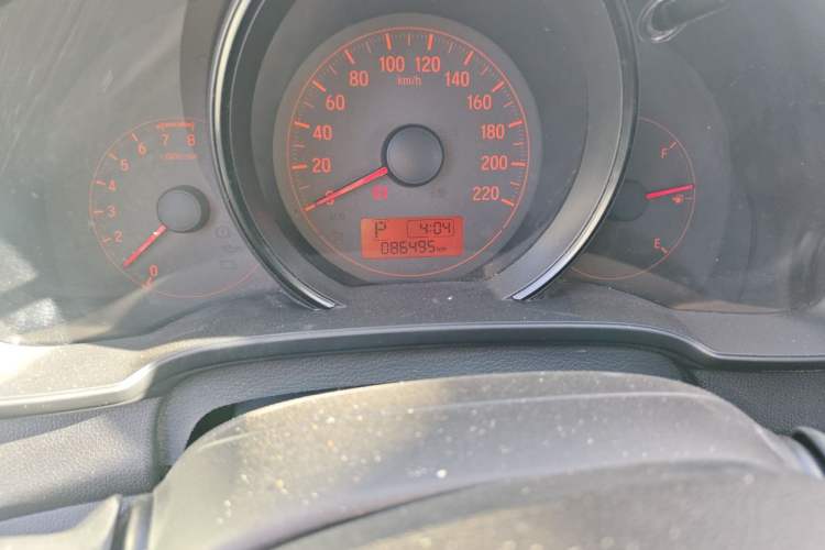 Used Honda Fit 2014 1.5L LX CVT Comfort Model Odometer Close Up