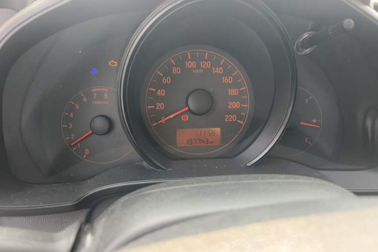 Used Honda Fit 2014 1.5L LX Manual Comfort Model Odometer Close Up