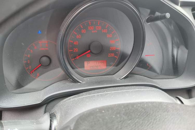 Used Honda Fit 2014 1.5L LX CVT Comfort Model Odometer Close Up