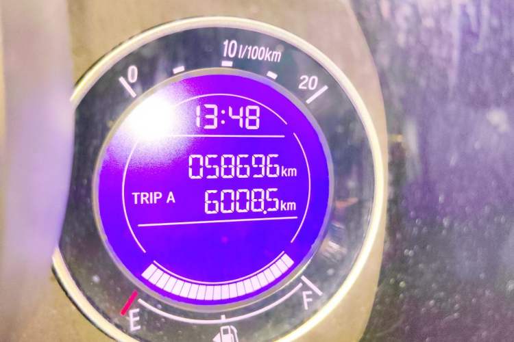 Used Honda Fit 2014 1.5L SE CVT Fashion Model Odometer Close Up