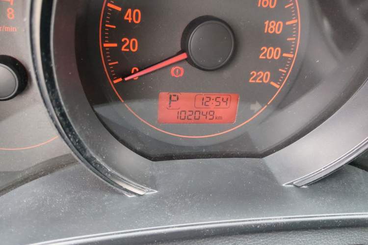 Used Honda Fit 2014 1.5L SE CVT Fashion Model Odometer Close Up