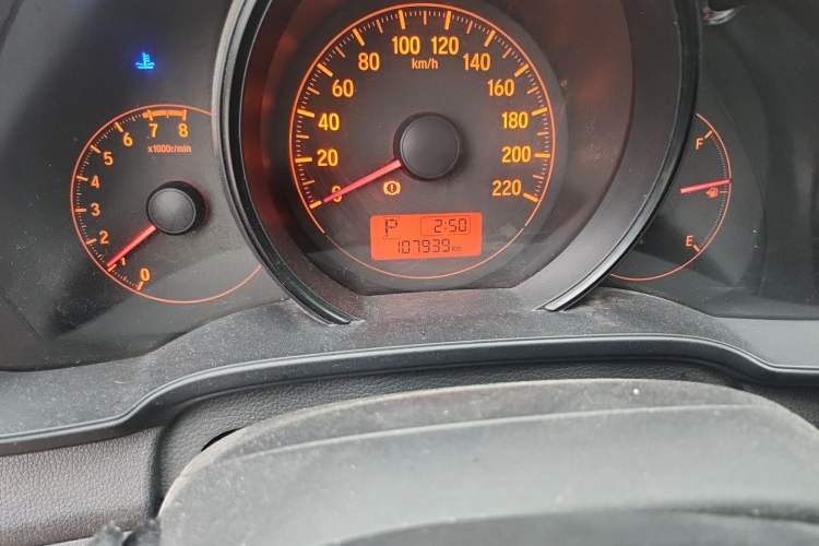 Used Honda Fit 2014 1.5L LX CVT Comfort Model Odometer Close Up