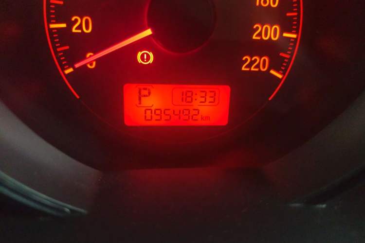 Used Honda Fit 2014 1.5L LX CVT Comfort Model Odometer Close Up