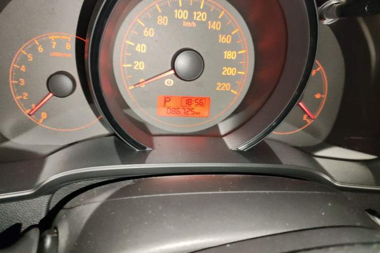 Used Honda Fit 2014 1.5L LX CVT Comfort Model Odometer Close Up