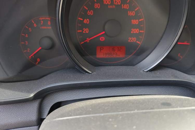 Used Honda Fit 2014 1.5L LX CVT Comfort Model Odometer Close Up