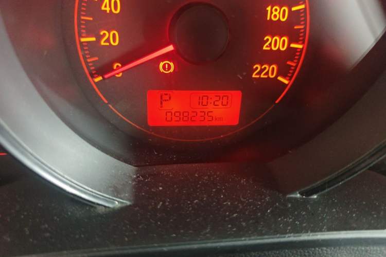 Used Honda Fit 2014 1.5L LX CVT Comfort Model Odometer Close Up