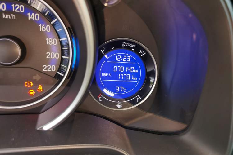 Used Honda Fit 2014 1.5L EXLI CVT Leading Model Odometer Close Up