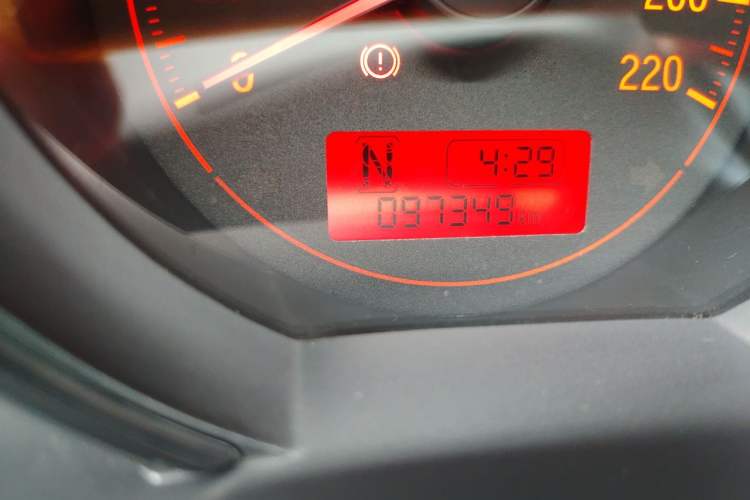 Used Honda Fit 2014 1.5L LX CVT Comfort Model Odometer Close Up