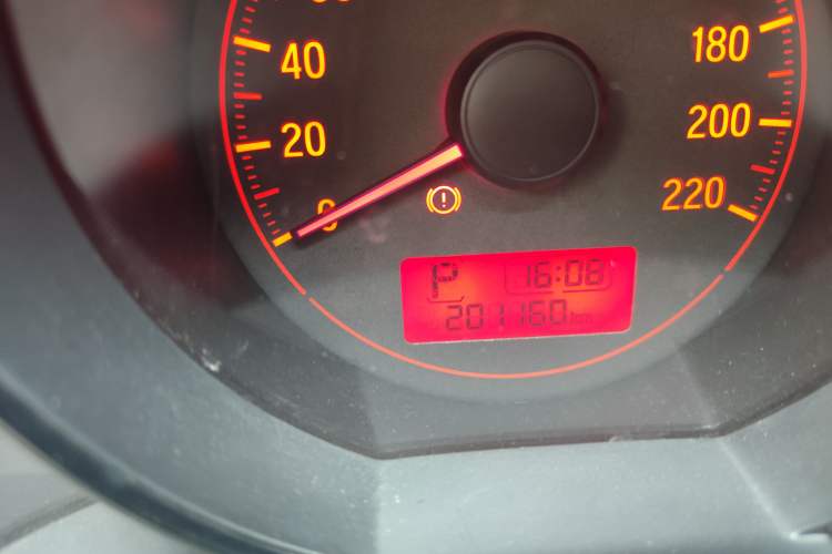 Used Honda Fit 2014 1.5L LX CVT Comfort Model Odometer Close Up