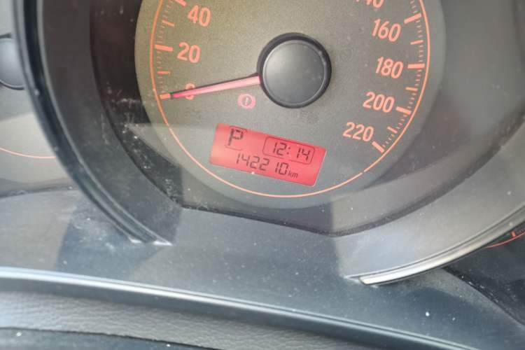 Used Honda Fit 2014 1.5L LX CVT Comfort Model Odometer Close Up