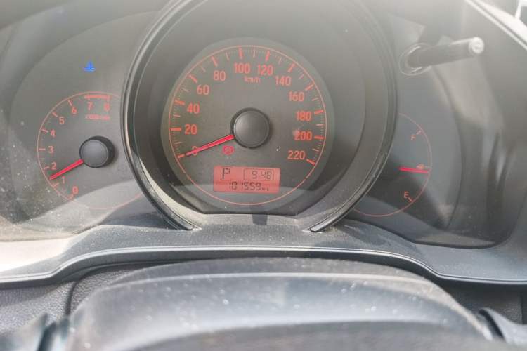 Used Honda Fit 2014 1.5L LX CVT Comfort Model Odometer Close Up