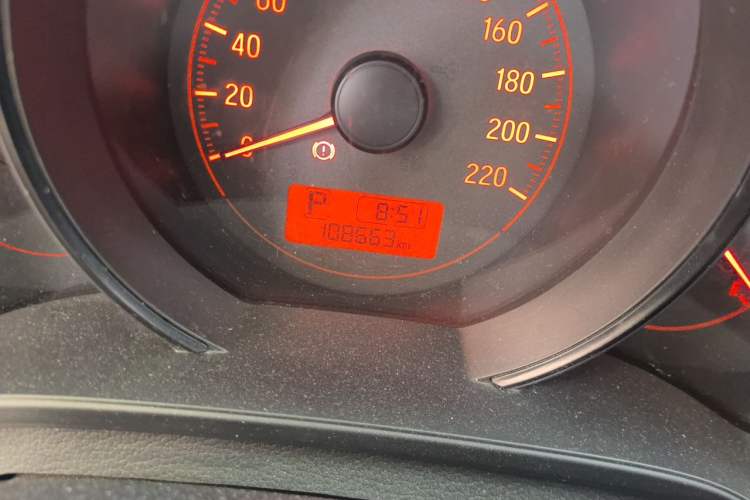 Used Honda Fit 2014 1.5L LX CVT Comfort Model Odometer Close Up