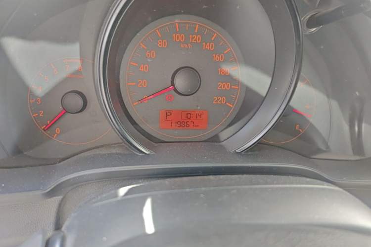 Used Honda Fit 2014 1.5L LX CVT Comfort Model Odometer Close Up
