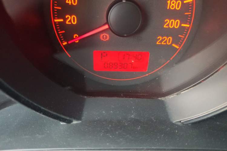 Used Honda Fit 2014 1.5L SE CVT Fashion Model Odometer Close Up